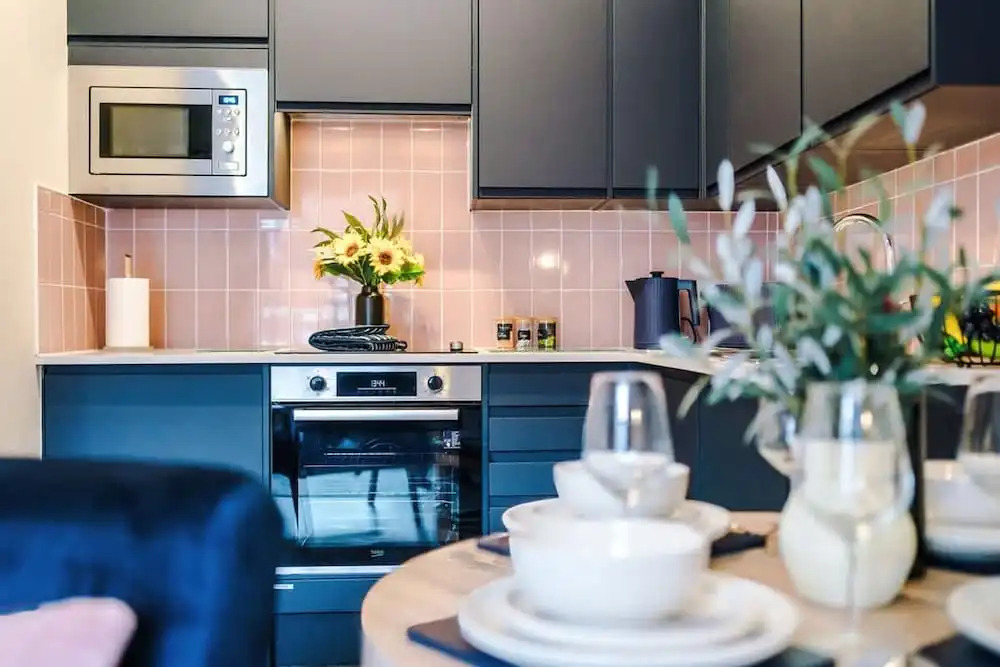 NEW Stylish 1-bed Flat Great Location Sleeps 4