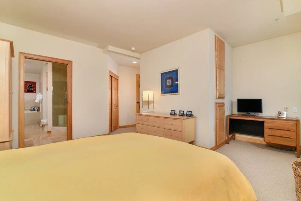Meadow Stone Condo #402