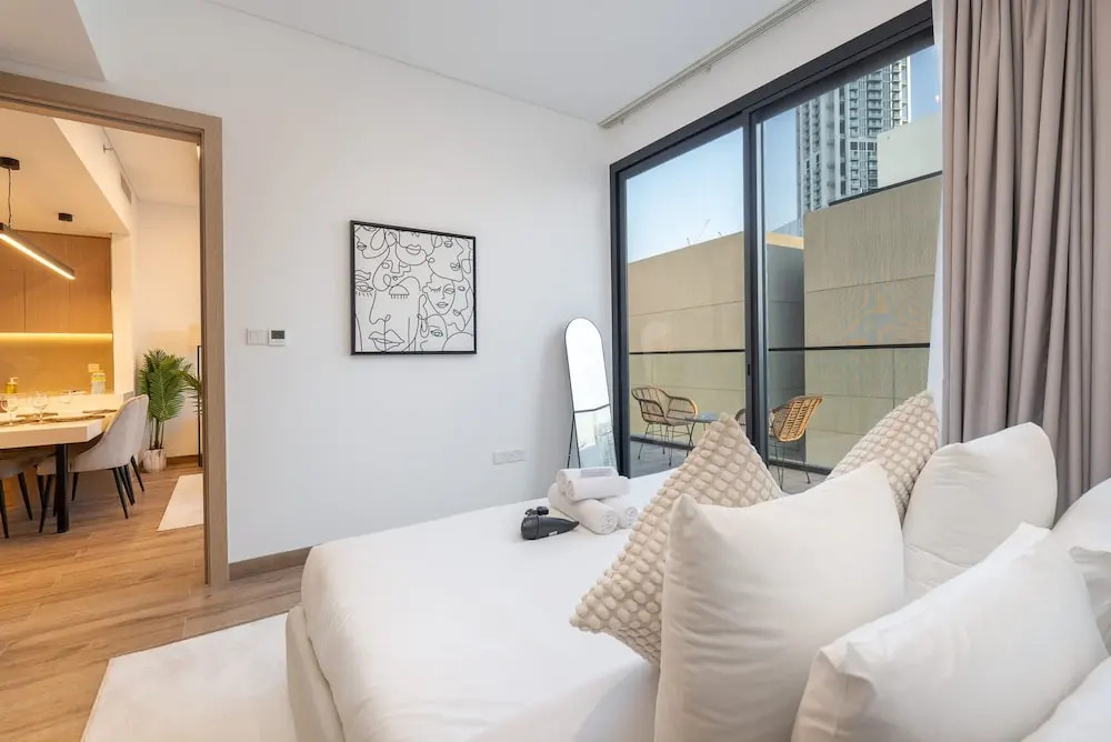 Free housekeeping visits during your stay - StayShort - Stylish, Minimalist 2-Bedroom in Jumeirah Village Circle