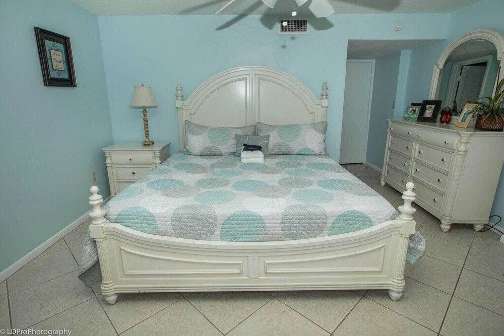 Shoreline Towers 2073 - 2 Br Condo