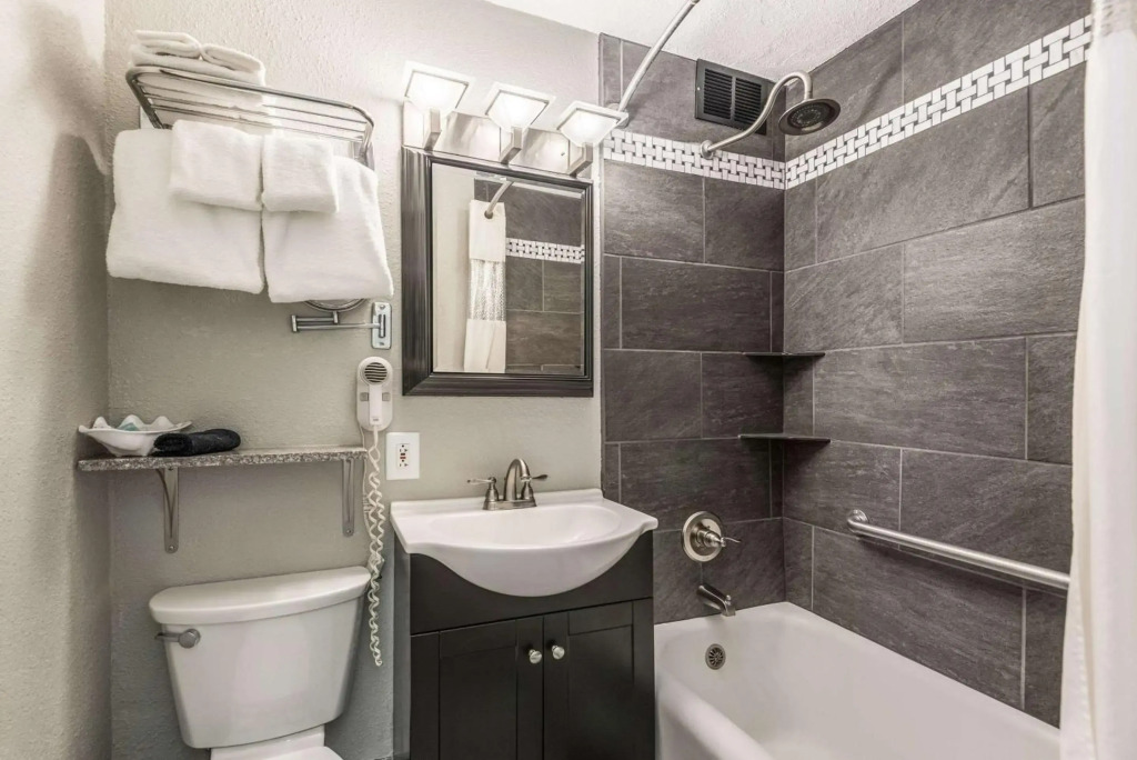 Hotel Bothwell Sedalia Central District, an Ascend Collection Hotel