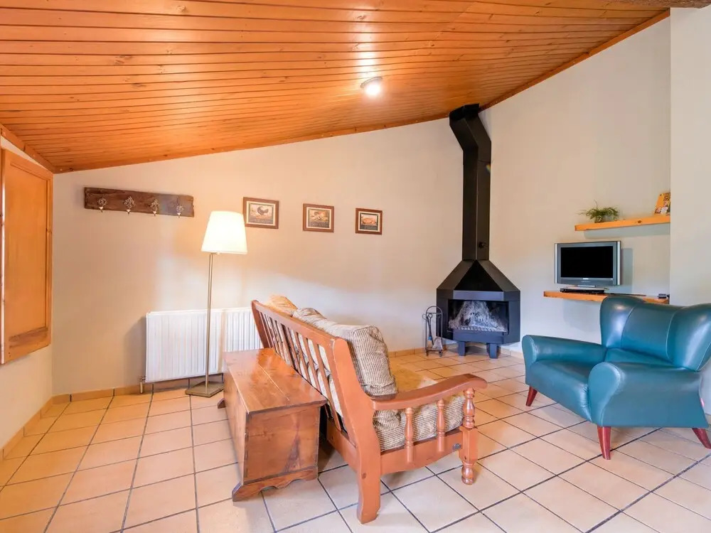Modern Apartment in Lladurs with Swimming Pool