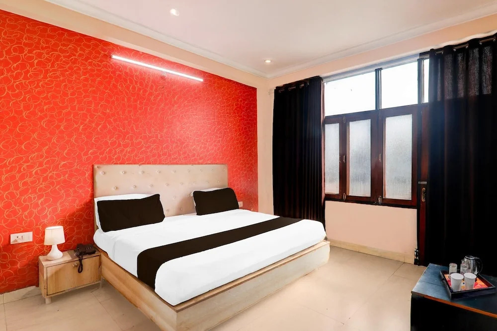 Super Deluxe Room Sharda Nagar Lucknow