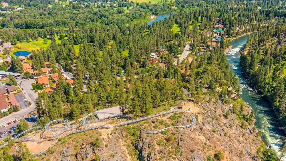 Dasha's Snowboard Track - Icicle Village