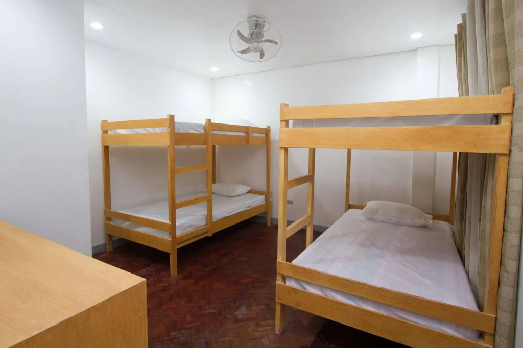 Lokal Hostel