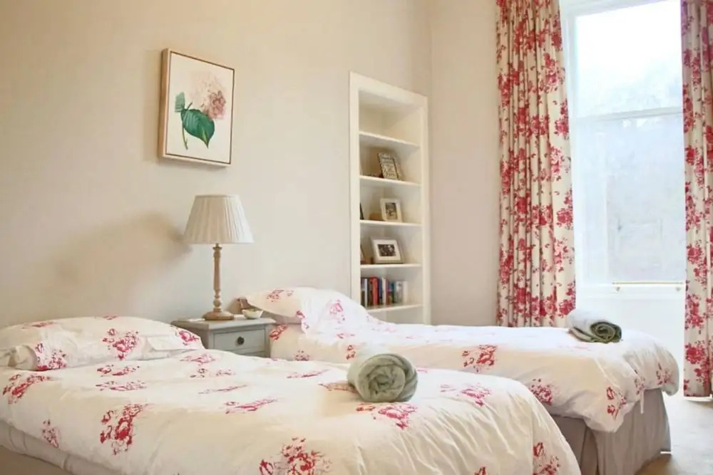Classic 2 Bedroom Edinburgh Flat
