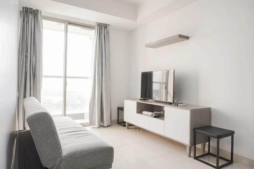 Stunning And Strategic 2Br Gold Coast Apartment Near Pik