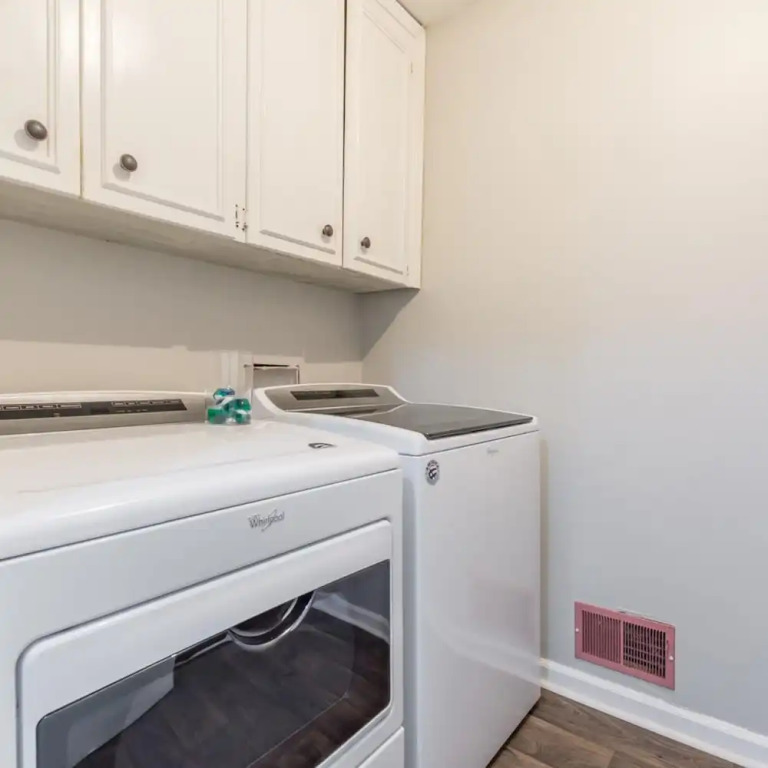 Beautiful Large Newly Renovated 5 Bedroom House