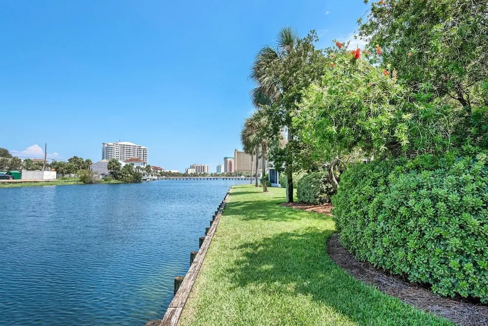 Shoreline Towers Townhouse 4-1
