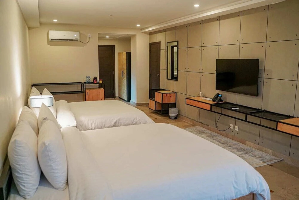 Roomy Signature Hotel