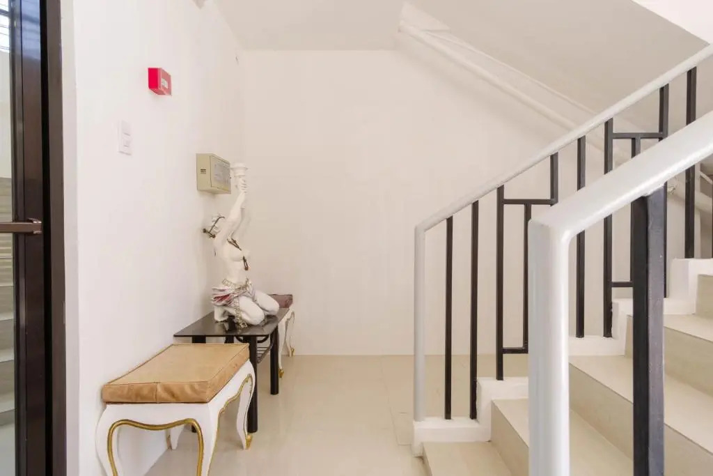 RedDoorz near SM Bicutan