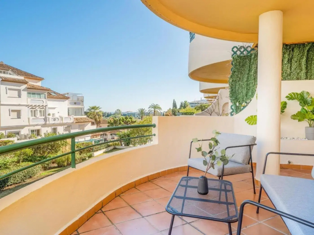 Señorío de aloha 2 bedroom within walking distance to Puerto Banus