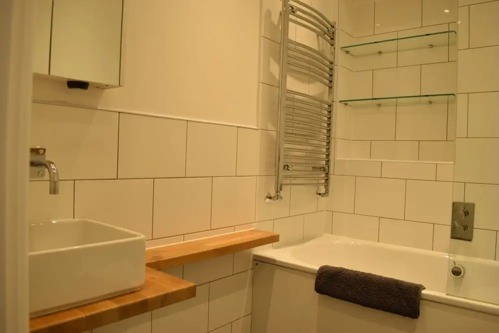 Spacious 2 Bedroom Apartment in South London