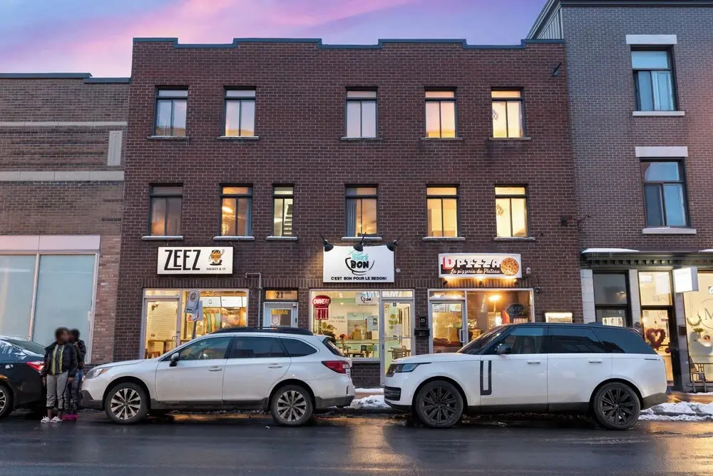 LiV MTL Urban Spacious Group Suites Near Downtown Montreal