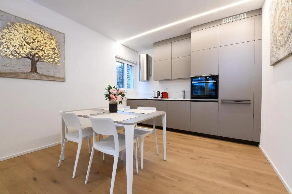 Lake Modern Suites