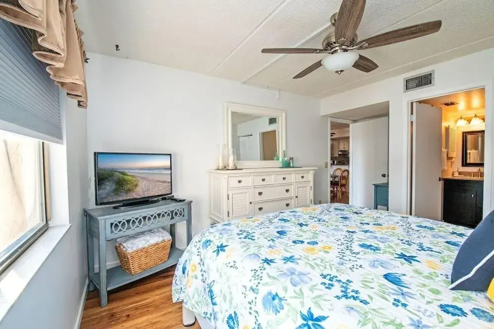 Beach Dreaming ~free Activities~oceanside~resort Amenities 2 Bedroom Condo by RedAwning