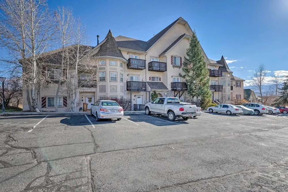Large, Cozy Midway Studio w/ Mountain Views!