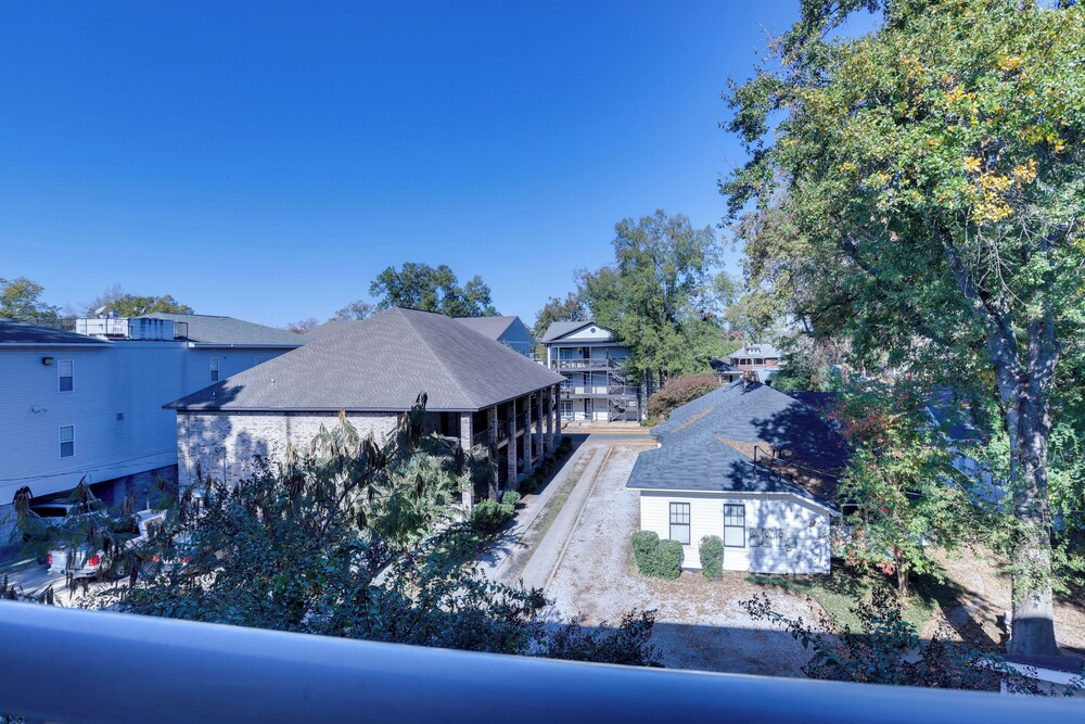 Tuscaloosa Condo: Steps to Bryant-denny Stadium!