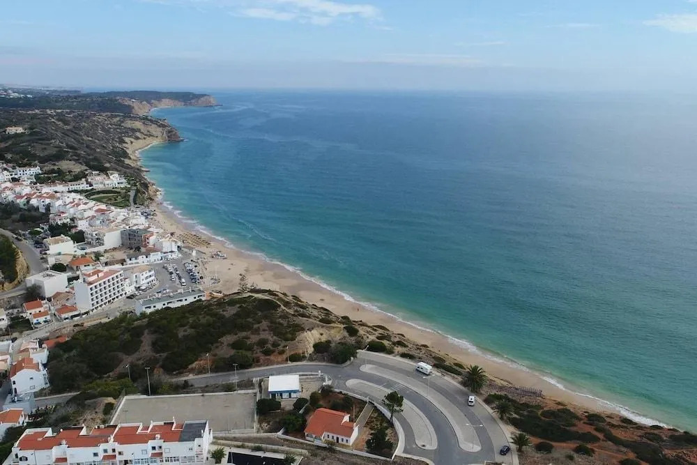 Beautiful Villa in Praia da Salema max 6 People
