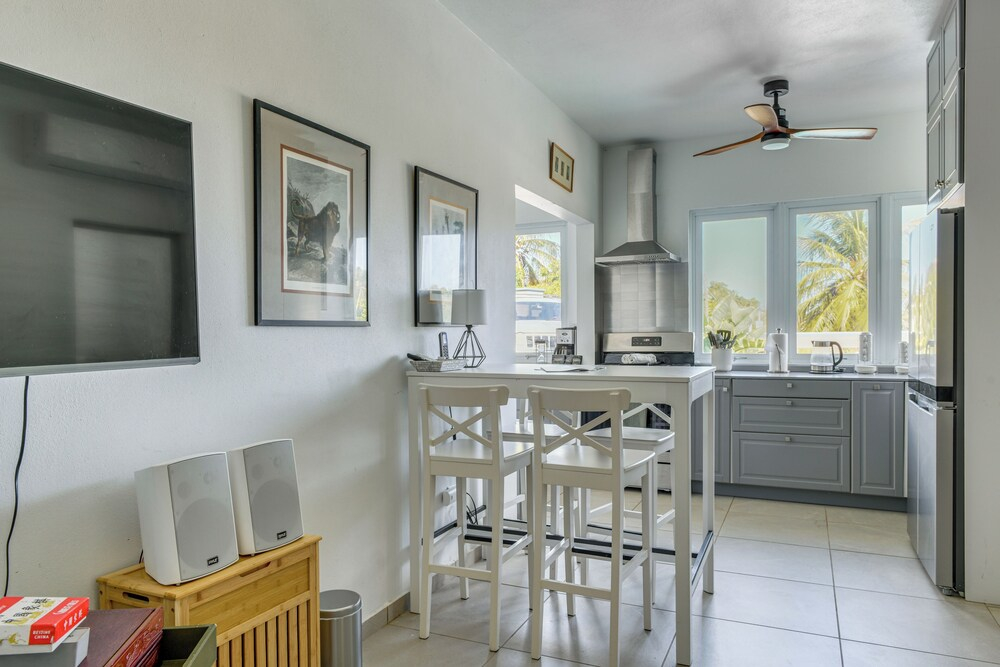 Resort-style Living Near Shore! Vieques Retreat