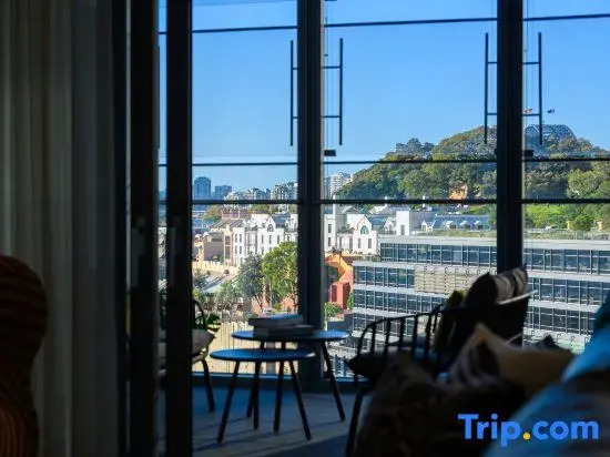Spacious 3BR in Barangaroo | Free Parking | CBD