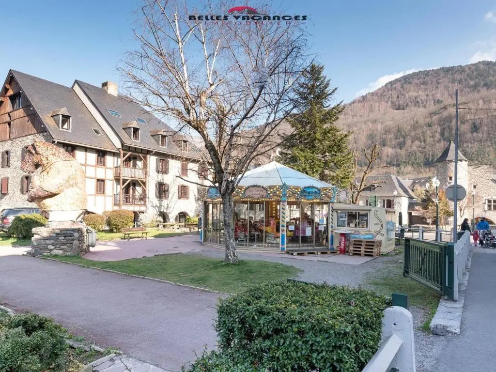 Appartement 4 pers. Saint Lary - Proche téléphérique & commerces - Balcon Sud - FR-1-296-134
