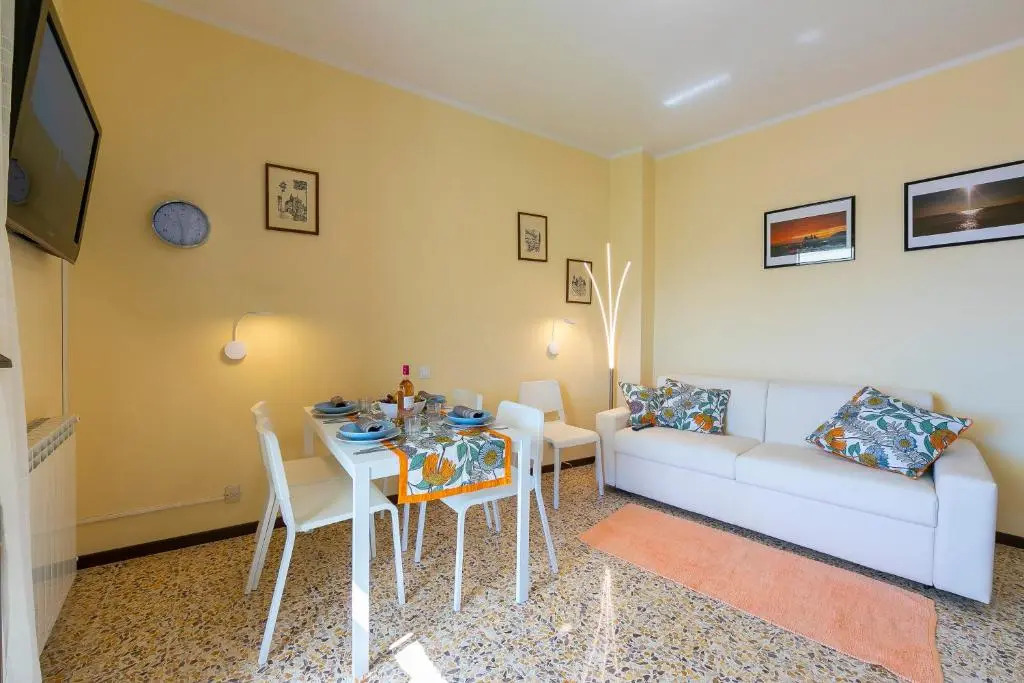 Gemma -Hilly area- relax with view lake