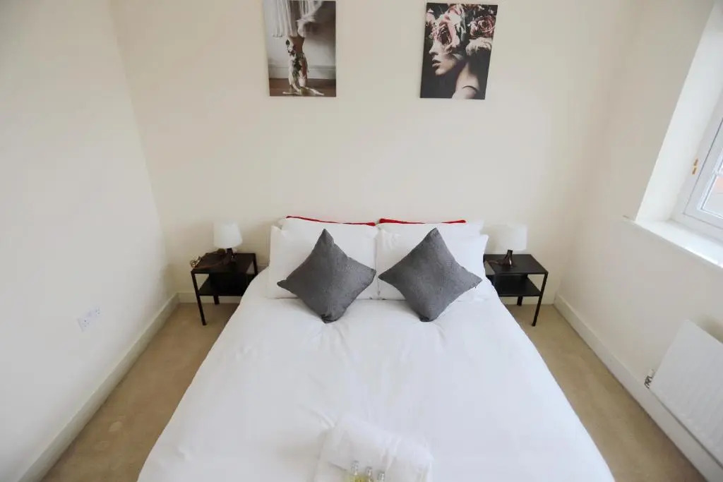 EasyTravel Luxury NEC/Airport 3 beds House