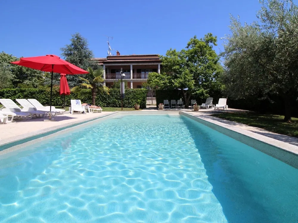 Contemporary Bungalow in Porec With Swimming Pool