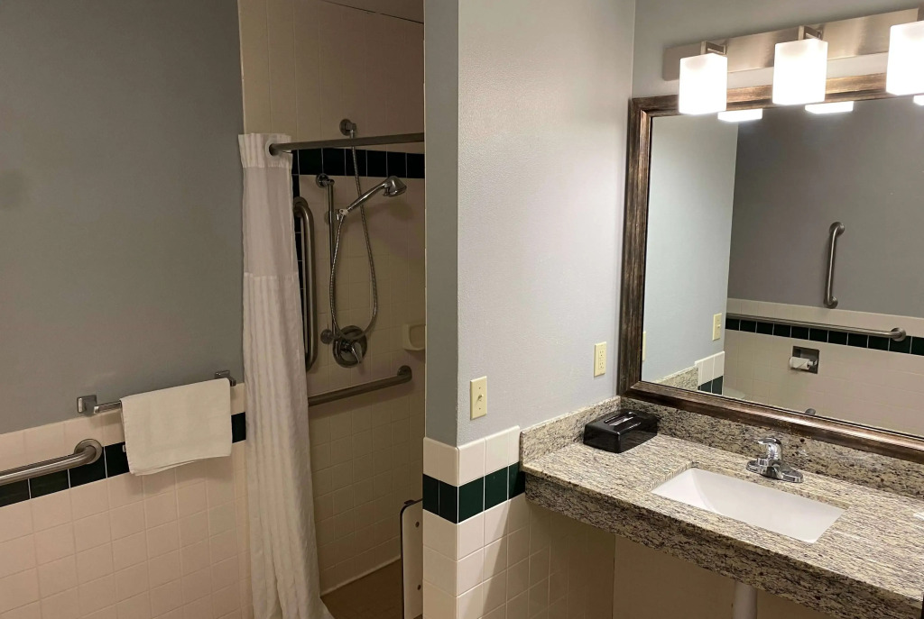 AmericInn by Wyndham Chanhassen