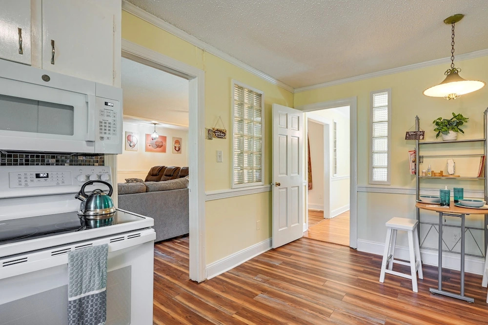 Greenville Home: 2 Mi to Downtown! 1 Mi to Ecu!