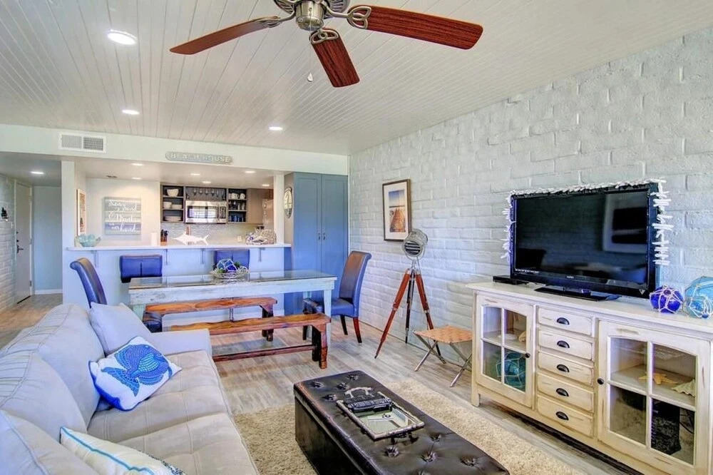 Pour Me A Vacation 2 Bedroom Condo by Redawning