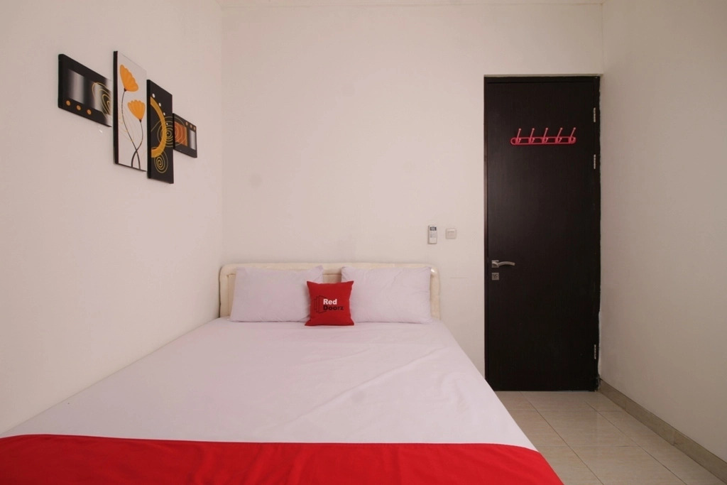 RedDoorz Plus near Trisakti University