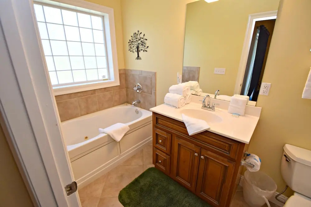 Laguna Breeze E 2 Bedroom Condo by Redawning