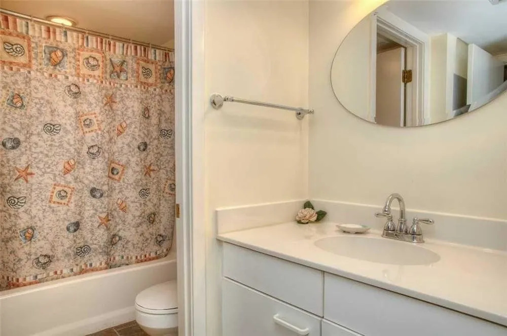 Richmond Park 14 B 2 Br home by RedAwning