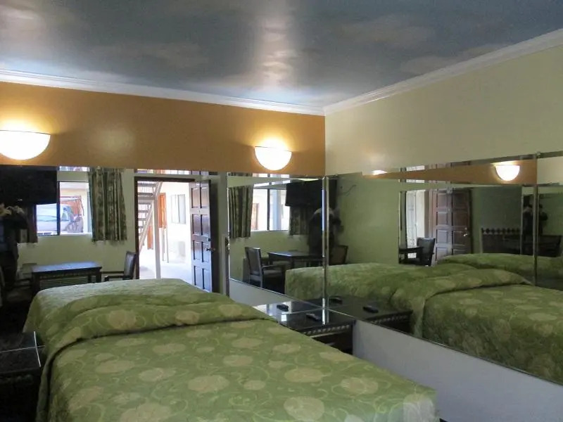Golden West Manor Motel