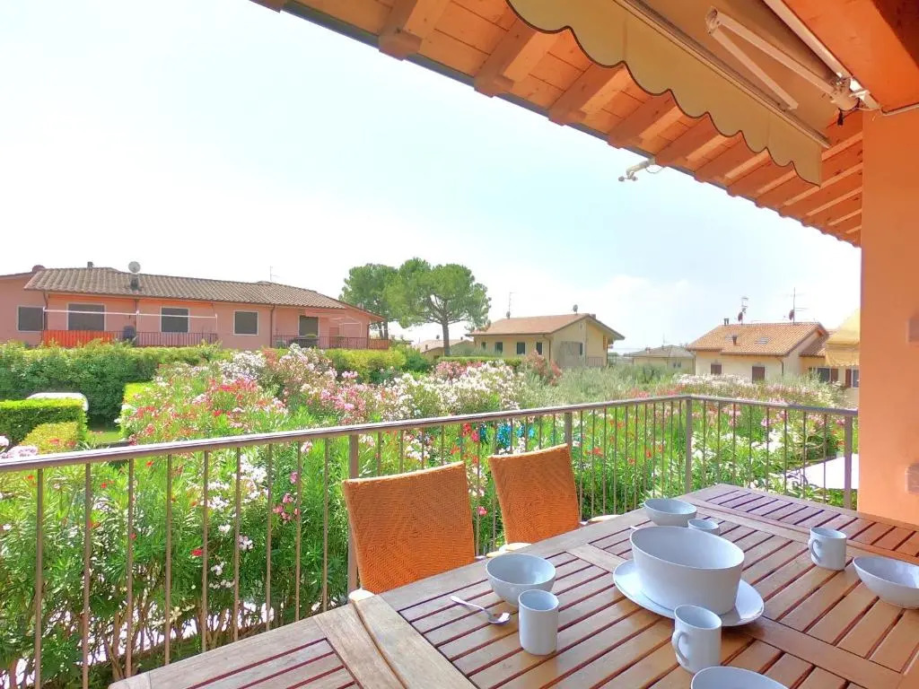 Evelyn POOL apartment -only family-