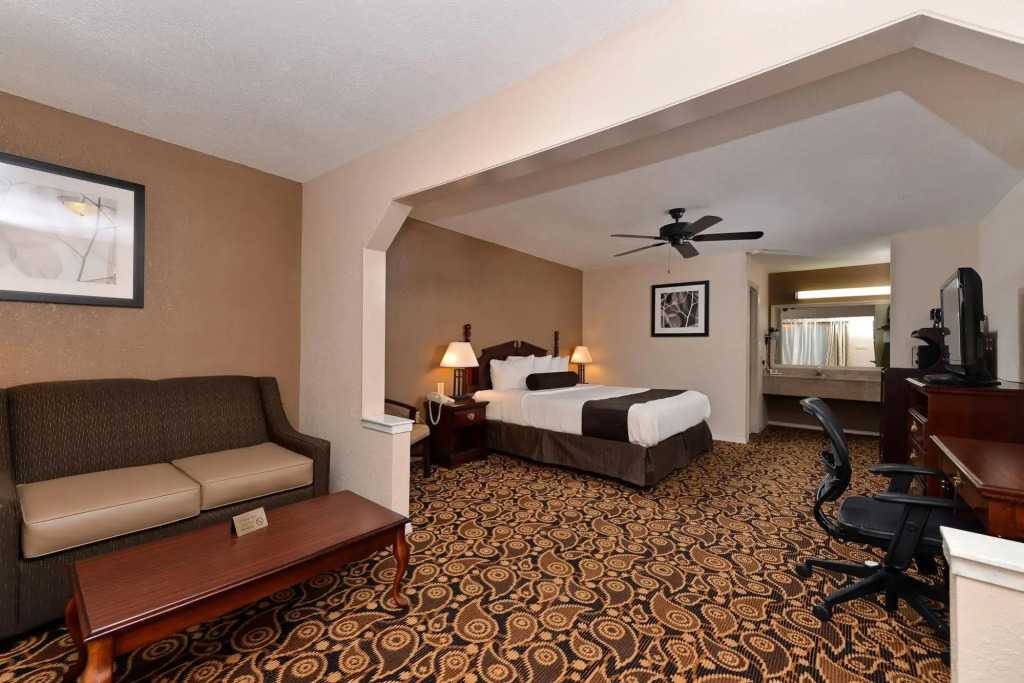 Mockingbird Inn & Suites