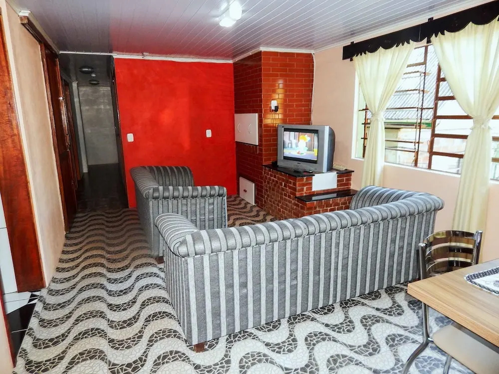 Gramado Suites Residence possui 5 quartos e 5 banheiros