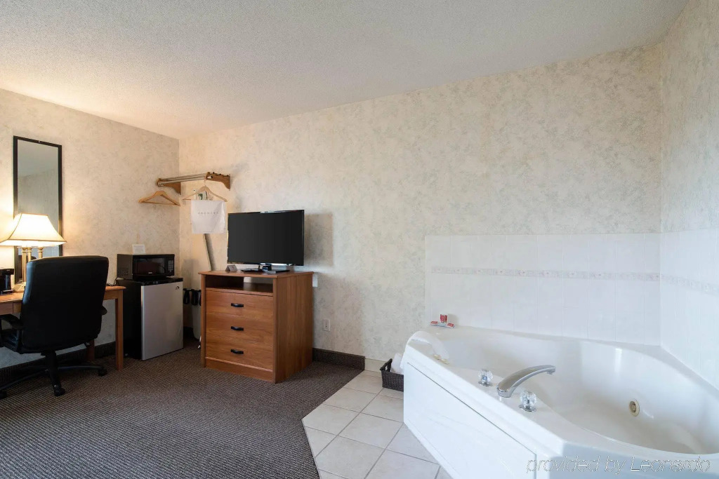 Red Carpet Inn Suites Cananda