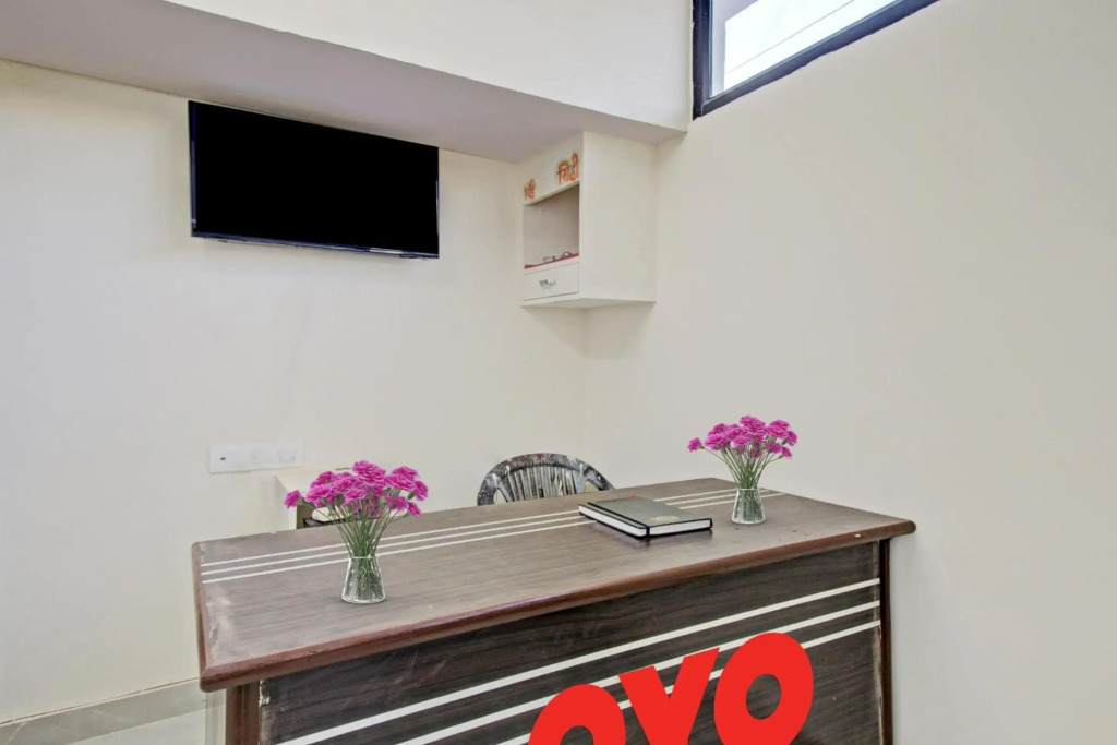 OYO Flagship 70066 Hotel Green Apple