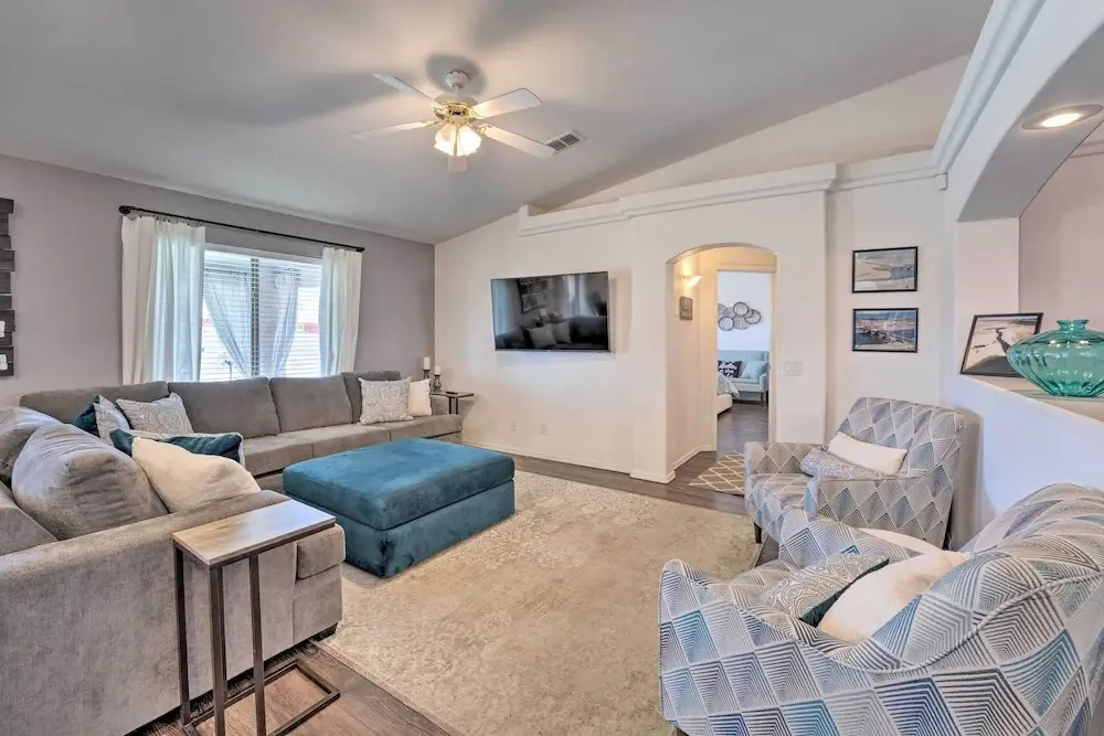 Central Lake Havasu City House: Grill & EV Charger
