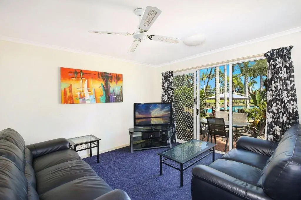 Resort Style - The Oasis Resort Villa 7, 2 Landsborough Pde