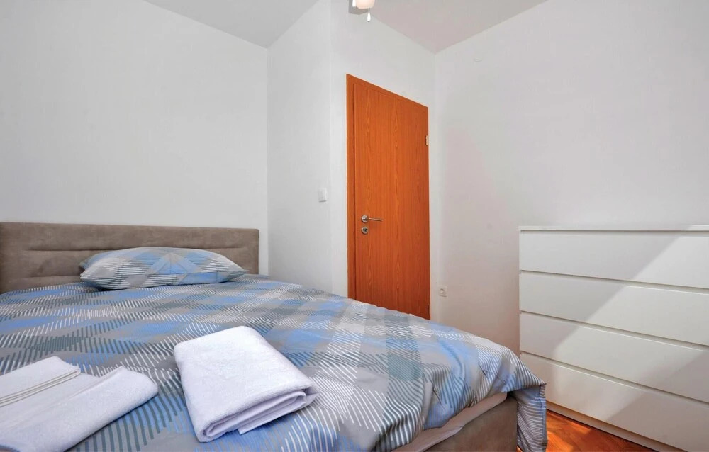 Nice Home In Zrnovnica