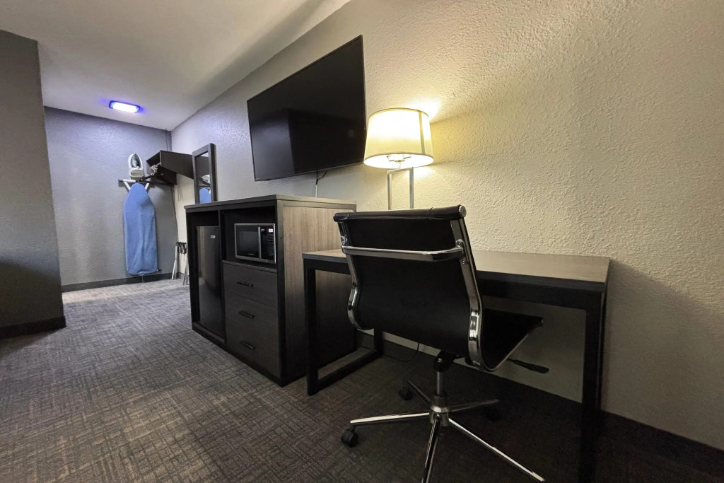 Super 8 by Wyndham Belleville St. Louis Area