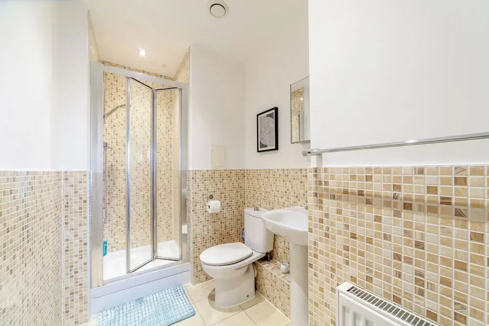 Top-rated Penthouse - King Size Bed & Free Parking