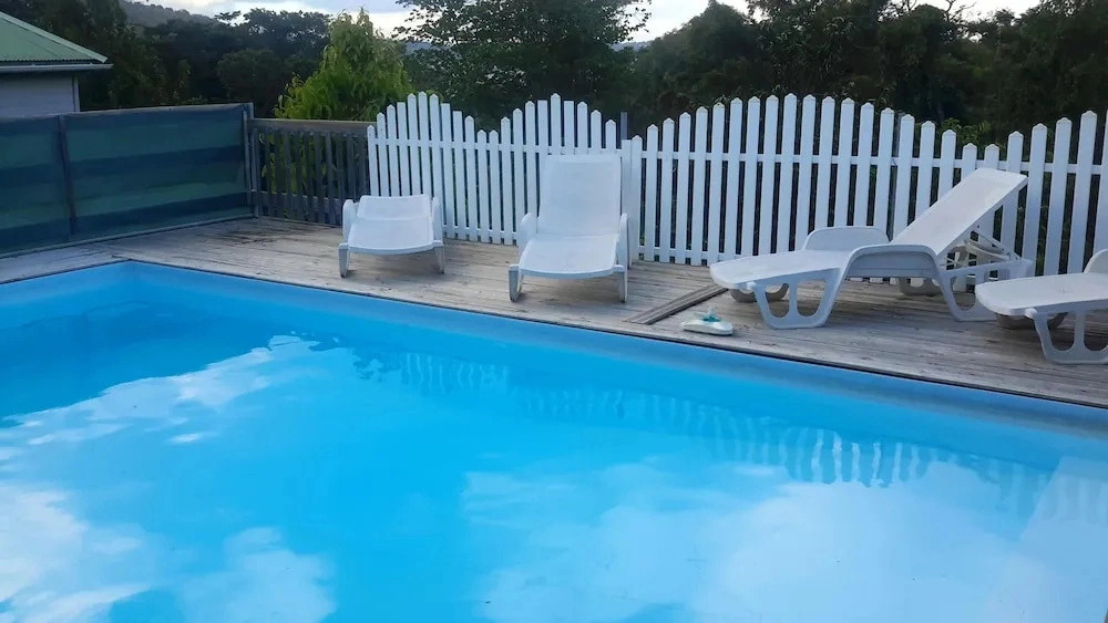 Property with 2 Bedrooms in Le Robert, with Pool Access, Furnished Garden And Wifi - 15 Km From the Beach