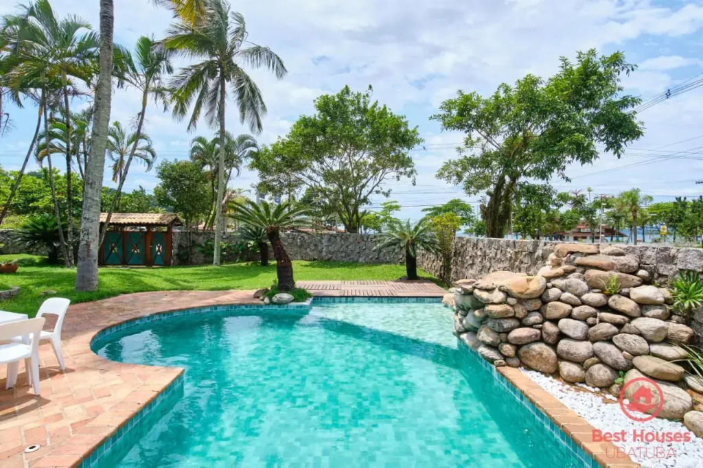 Bh31: Casa Com Piscina Em Frente À Praia Grande