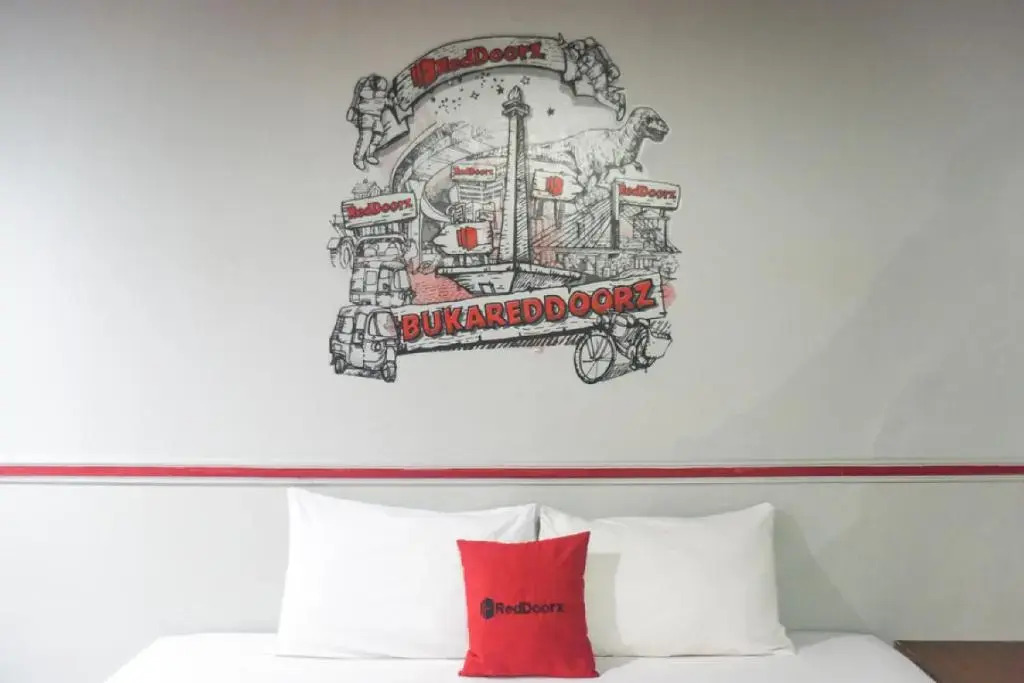 RedDoorz Plus near Taman Ismail Marzuki