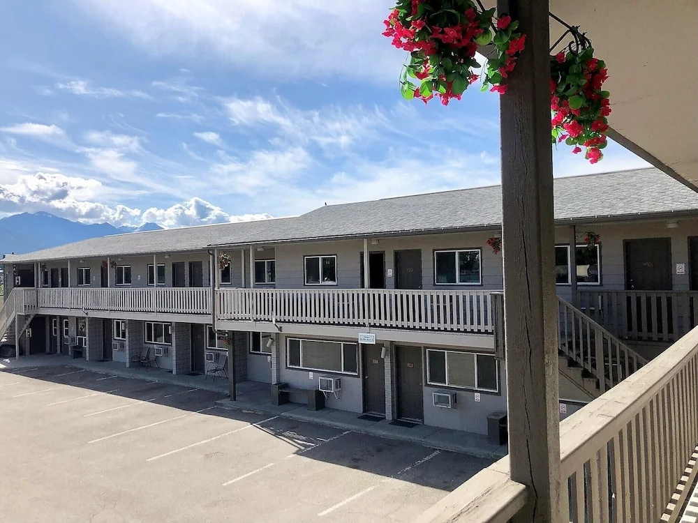 The Canterbury Inn of Downtown Invermere